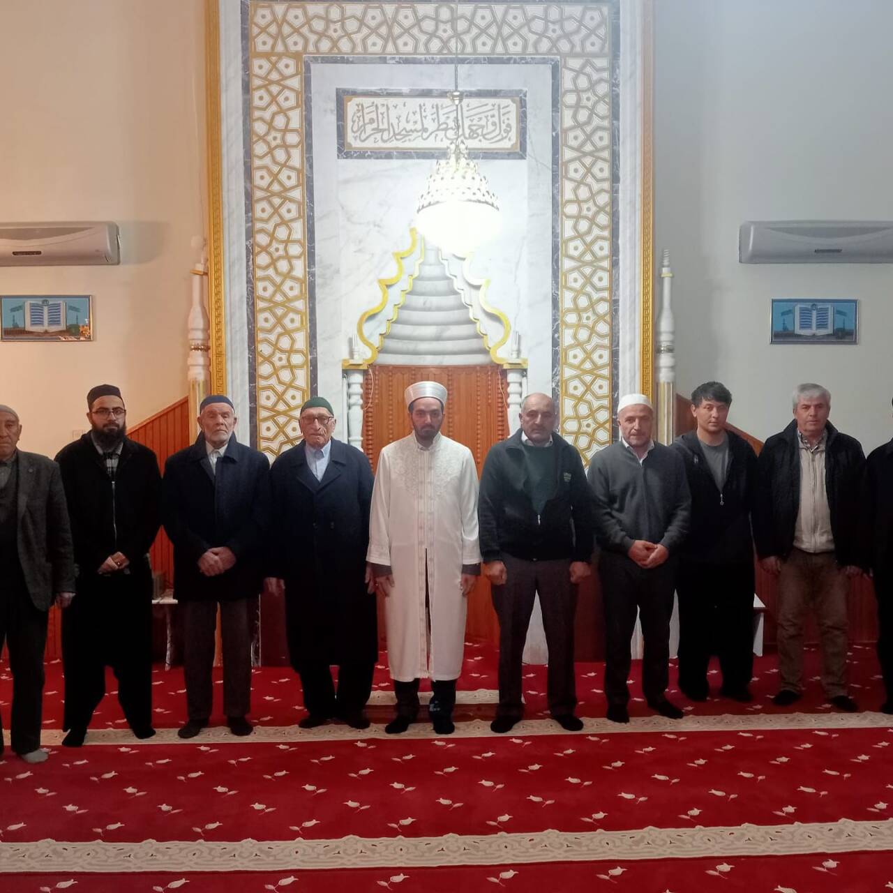 Sultanhanı’nda sabahın erken saatlerinde Mazlumoğlu Camii’nde düzenlenen sabah namazı buluşması,