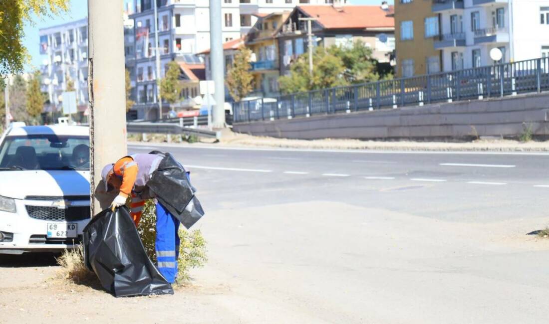 Aksaray Belediyesi, şehir genelinde yürüttüğü çevre düzenleme ve temizlik çalışmalarını
