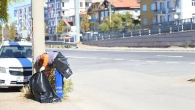 Aksaray Belediyesi, şehir genelinde yürüttüğü çevre düzenleme ve temizlik çalışmalarını