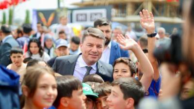 Belediye Başkanı Dr. Evren Dinçer, okulların ara tatile girmesiyle birlikte