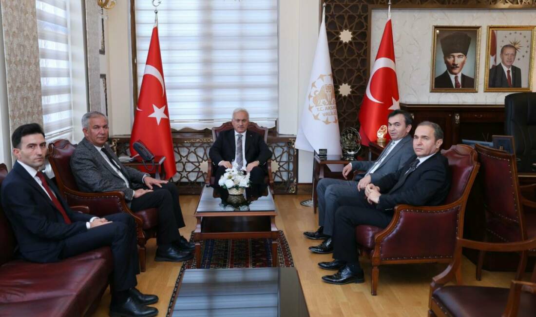 Aksaray Valisi  Mehmet Ali Kumbuzoğlu, İl Milli Eğitim Müdürü Metin