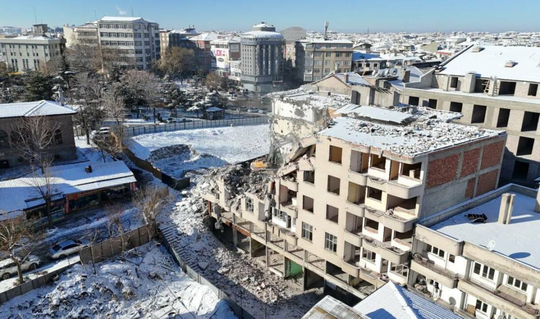 Aksaray Belediyesi, kentsel dönüşüm çalışmaları kapsamında risk teşkil eden yapıların