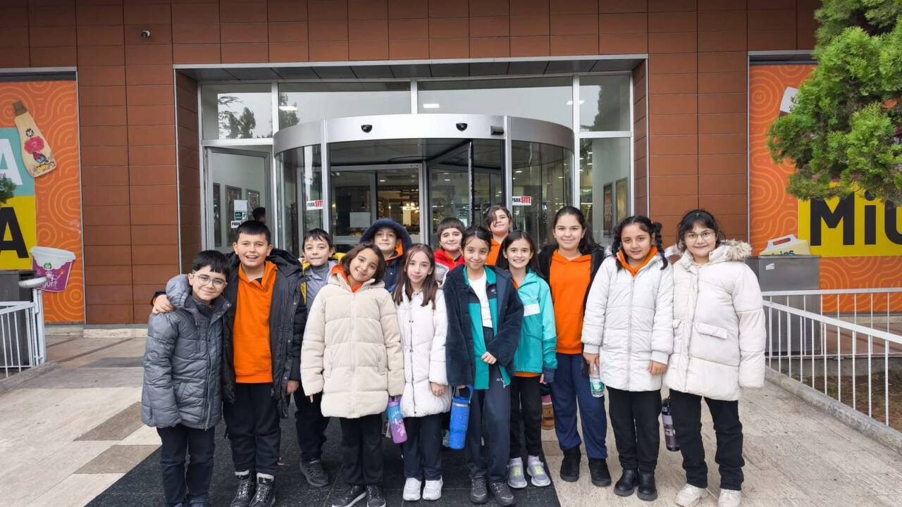 Öğrenciler, “Kahoot ile 40 Hadis Yarışması”nda öğrendiklerini pekiştirip çocuk parkında
