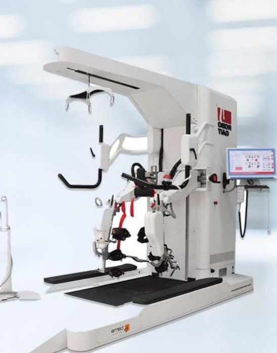 Aksaray Eğitim ve Araştırma Hastanesine kurulan robotik yürüme cihazı, ağır