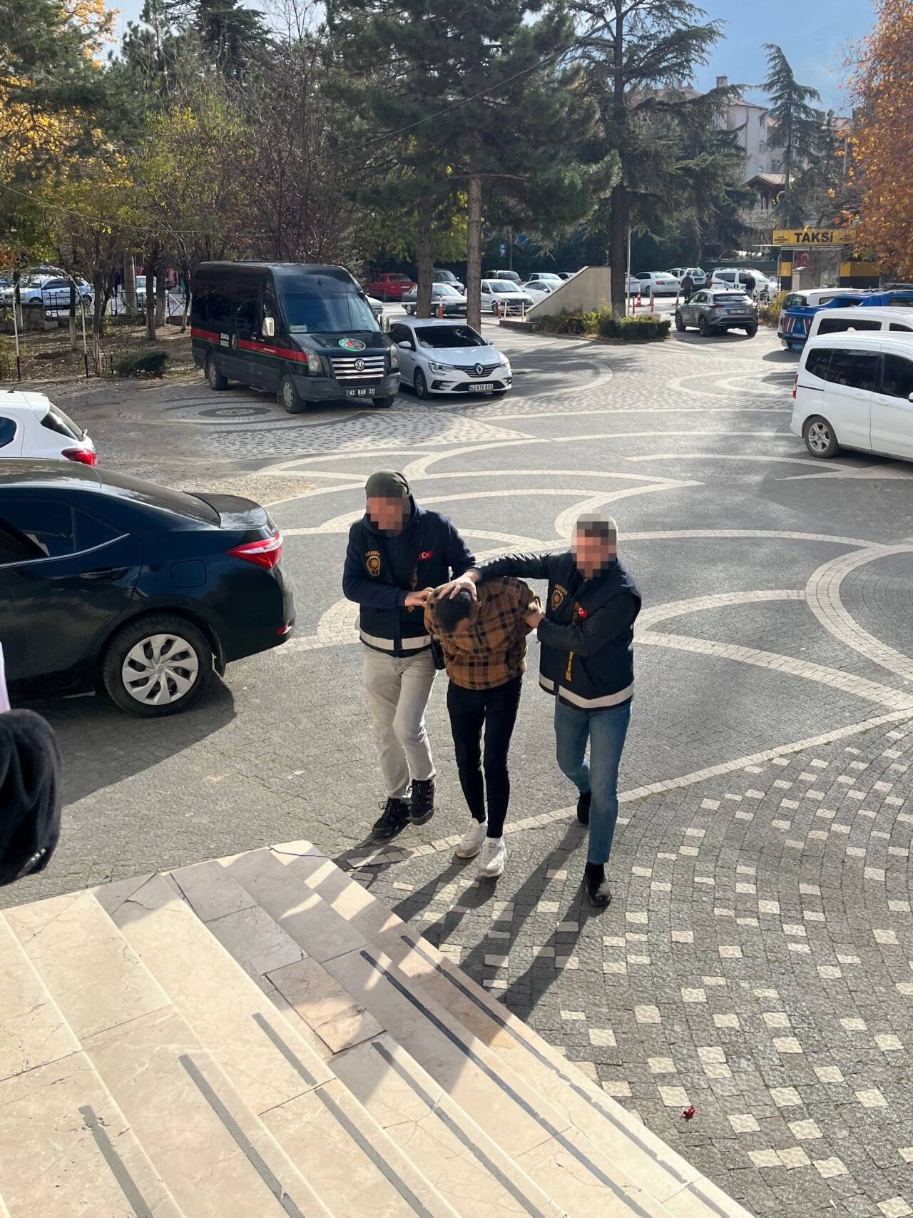 Konya'nın Akşehir ilçesinde, İlçe Emniyet Müdürlüğü ekipleri tarafından düzenlenen uyuşturucu
