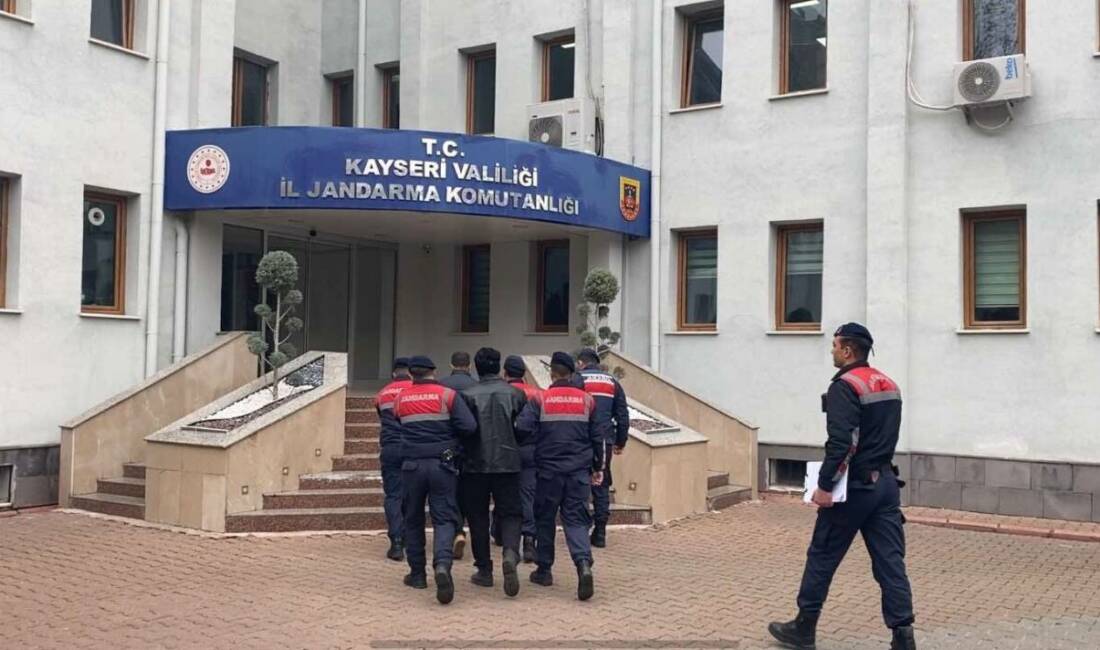 Kayseri'de İl Jandarma Komutanlığı  ekipleri tarafından terör örgütü DEAŞ'a yönelik