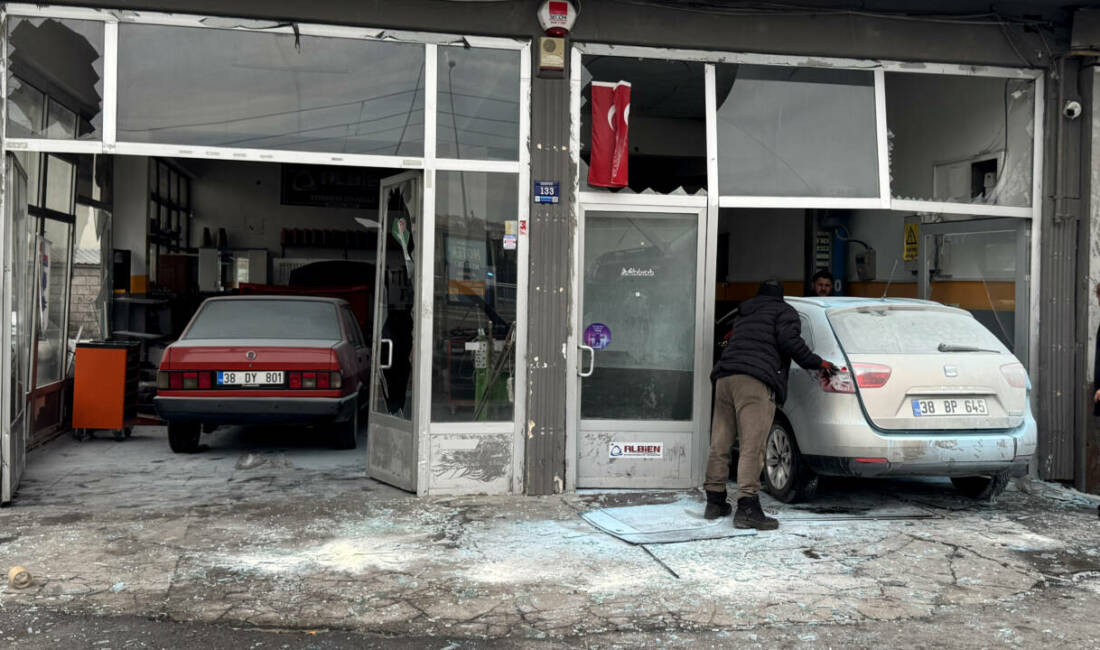 Kayseri'de meydana gelen olayda  bir oto tamirhanesinde otomobilin LPG tankı