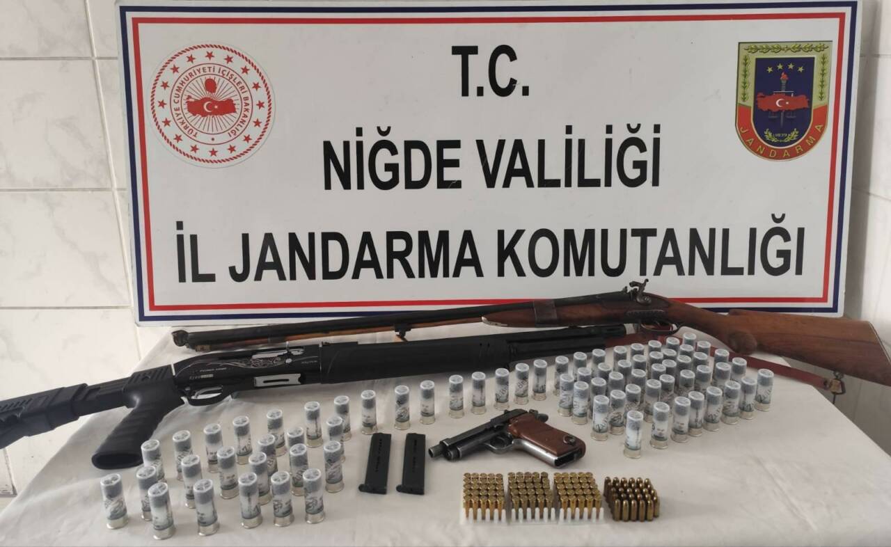 Niğde'nin Kömürcü köyünde İl Jandarma Komutanlığı ekipleri tarafından düzenlenen operasyonda,