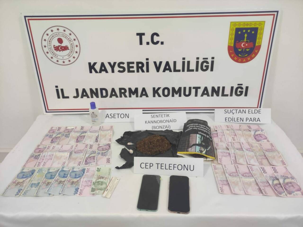 Kayseri'nin Develi ilçesinde İl Jandarma Komutanlığı ekipleri tarafından düzenlenen uyuşturucu