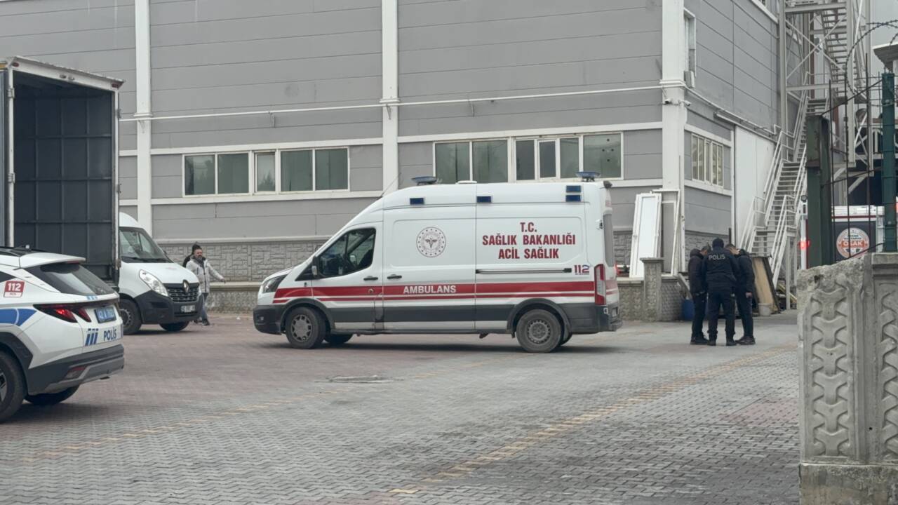Konya'nın Selçuklu ilçesinde yaşanan olayda şekerleme fabrikasında patlama meydana geldi.