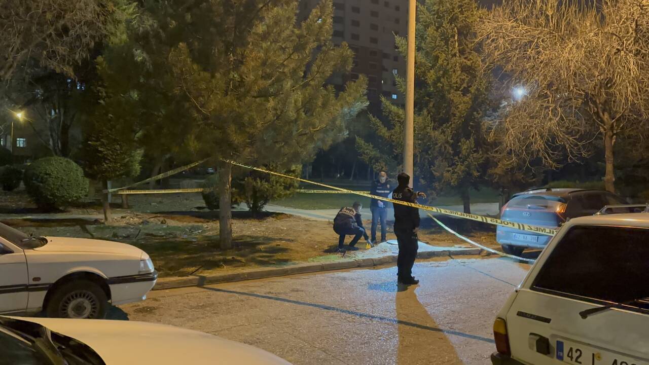 Konya'da yaşanan olayda silahlı ve bıçaklı kavgada 2 kişi yaralandı.