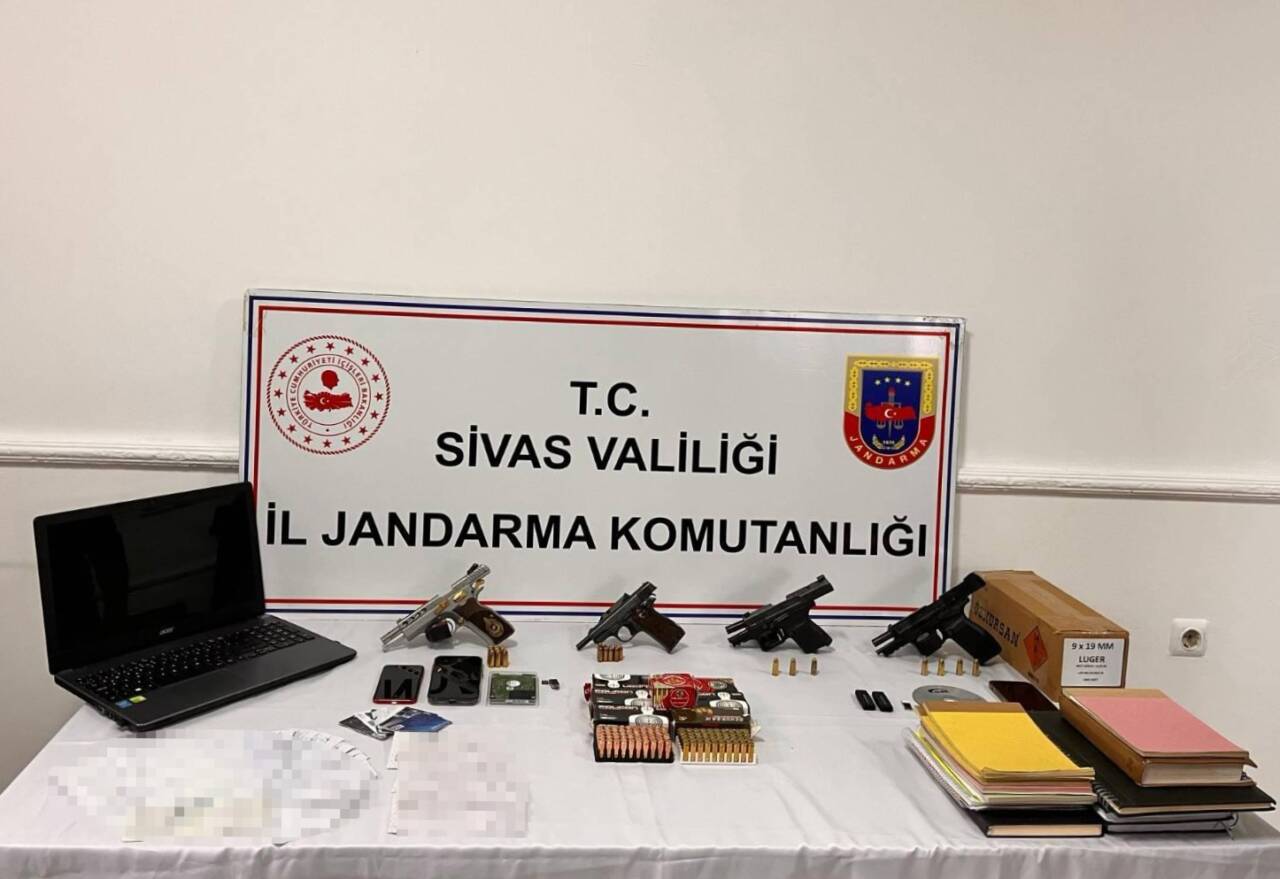 Sivas'ta, İl Jandarma Komutanlığı tarafından suç örgütü kurarak tefecilik yapan