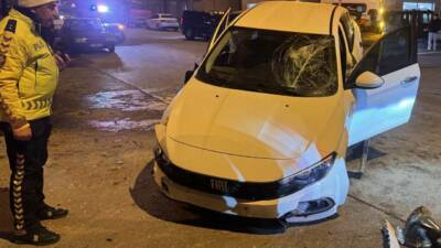 Kayseri'nin Melikgazi ilçesinde yaşanan olayda 2 otomobilin karıştığı kazada 2'si