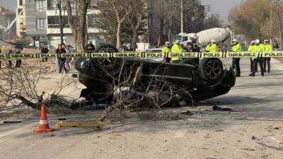Konya'nın merkez Karatay ilçesinde yaşanan olayda otomobil devrildi. Devrilme sonucunda