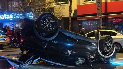 Ankara'nın Çankaya ilçesinde yaşanan olayda 3 aracın karıştığı trafik kazasında