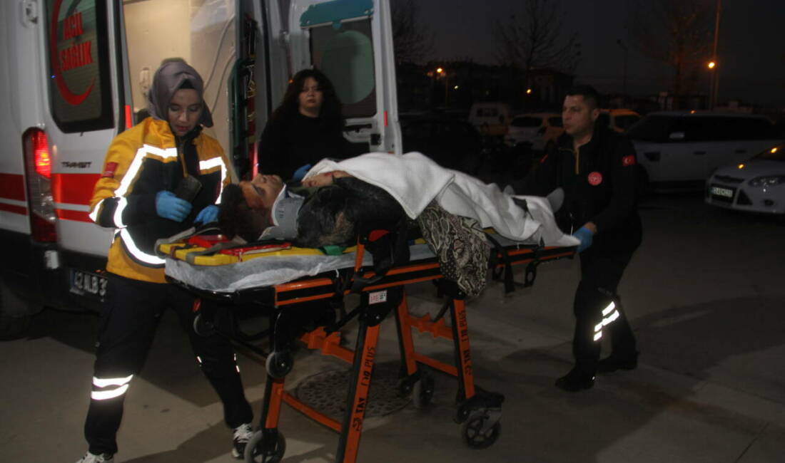 Konya’nın Beyşehir ilçesinde yaşanan olayda otomobil yoldan çıkarak şarampole devrildi.