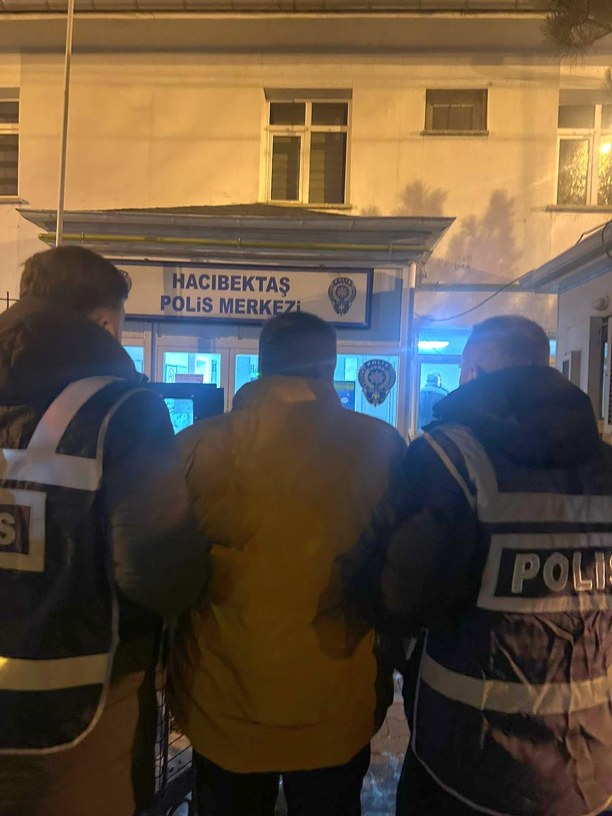 Nevşehir'de İl Emniyet Müdürlüğün ekipleri tarafından hırsızlık yaptığı iddiasıyla gözaltına
