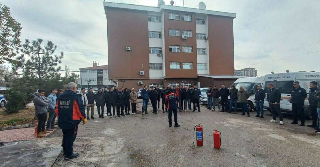 Aksaray İl Afet ve Acil Durum Müdürlüğü (AFAD) eğitmenleri, İl