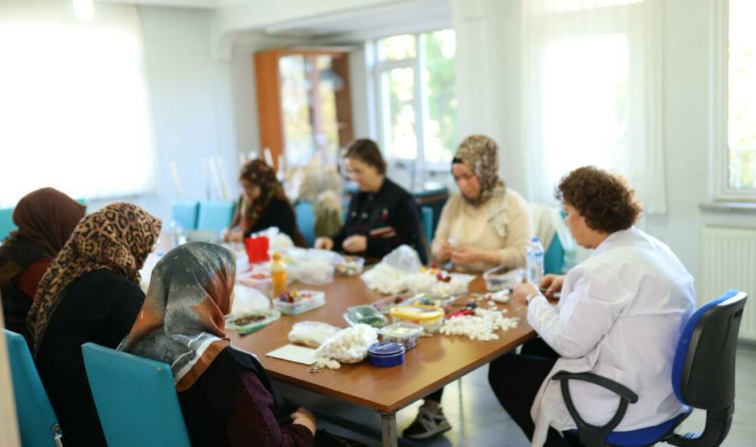 Aksaray Belediyesi bünyesinde faaliyet gösteren AKMEK kursları, kadınların sosyal ve