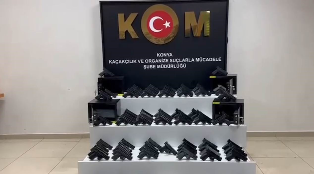 Konya'da polis ekipleri tarafından düzenlenen operasyonda, kargo gönderisi içerisindeki çelik