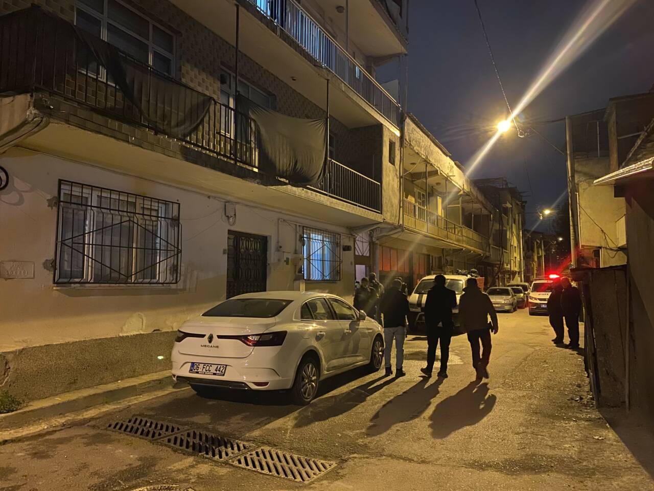 Bursa’nın Osmangazi ilçesinde yaşanan olayda baba ile oğlu arasında tartışma