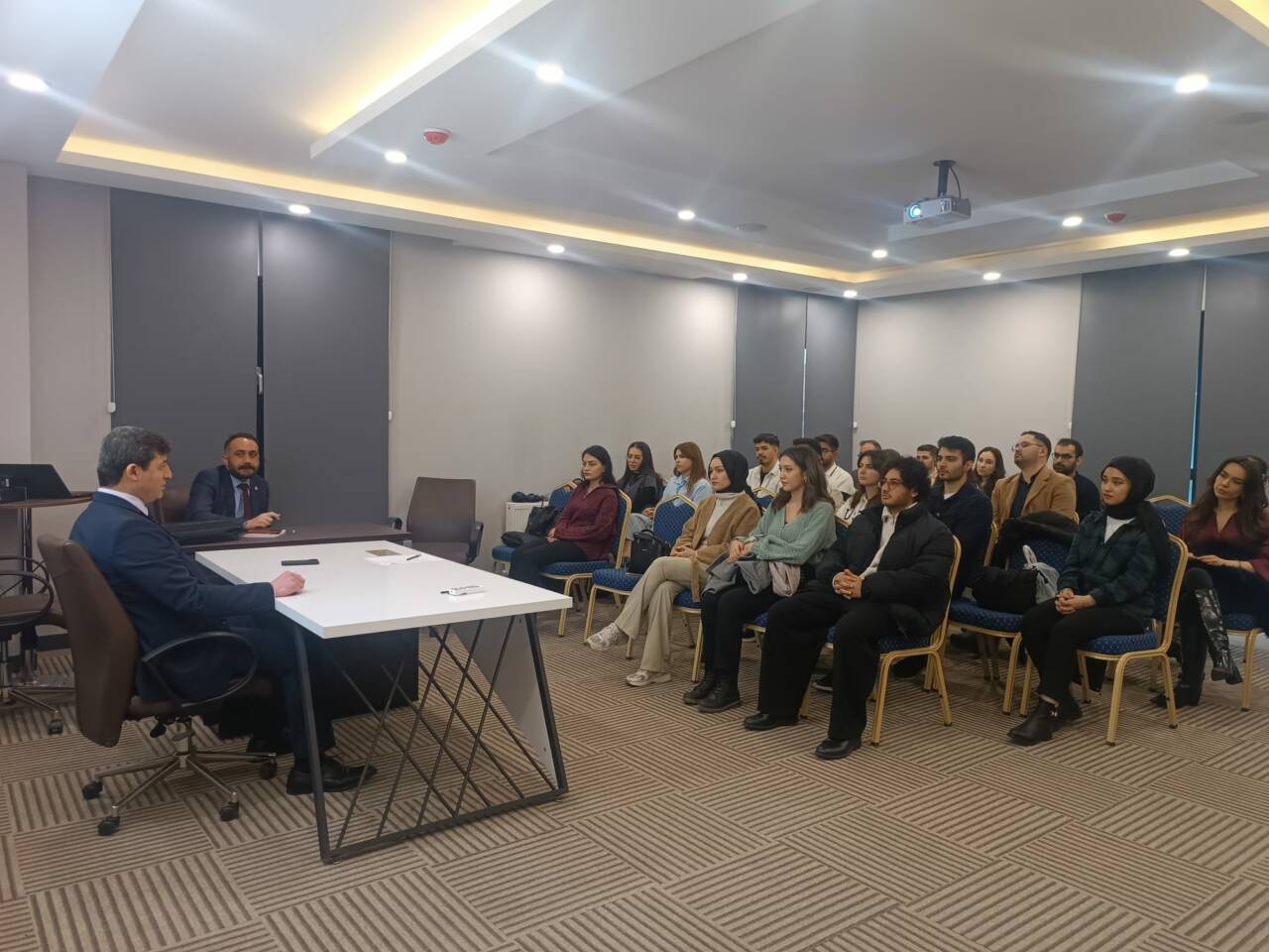 Aksaray Barosu Staj Eğitim Komisyonu tarafından düzenlenen staj eğitimleri aralıksız