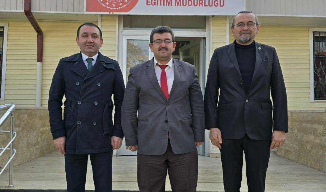 Eğitim-İş Sendikası Başkanı Ahmet Eraslan ile Örgütlenme Sekreteri Bülent Altınpınar,