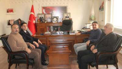 Eskil Kaymakamı Taha Soydaş, Eşmekaya Belediye Başkanı İsmail Hakkı Güneş’i