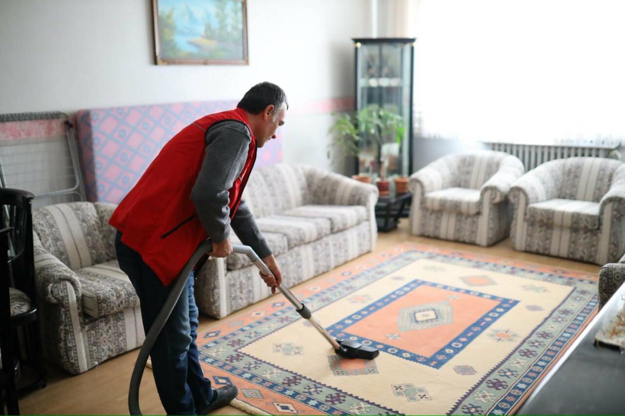 Aksaray Belediyesi, sosyal belediyecilik anlayışı kapsamında yürüttüğü Evde Temizlik Hizmeti