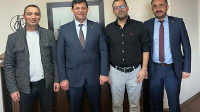 Aksaray Barosu yönetimi, Av. Abdullah Özdemir’e çalışma ofisinde ziyaret gerçekleştirdi.