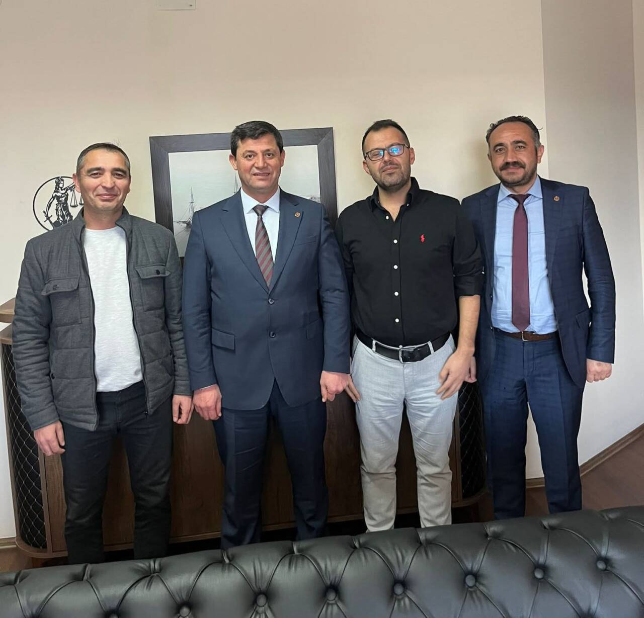 Aksaray Barosu yönetimi, Av. Abdullah Özdemir’e çalışma ofisinde ziyaret gerçekleştirdi.