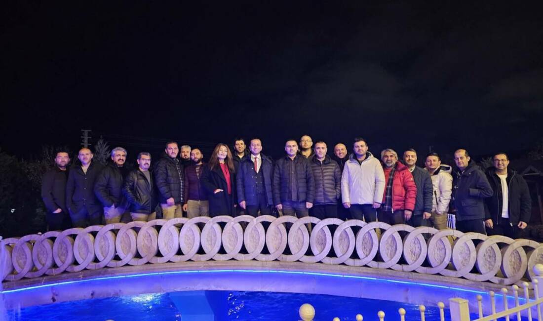 Güzelyurt ilçesinde görev yapan okul yöneticileri, düzenlenen yemek programında bir