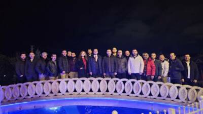 Güzelyurt ilçesinde görev yapan okul yöneticileri, düzenlenen yemek programında bir