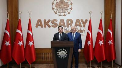 Kayseri Valisi Gökmen Çiçek, Aksaray Valiliği’ni ziyaret ederek Vali Mehmet