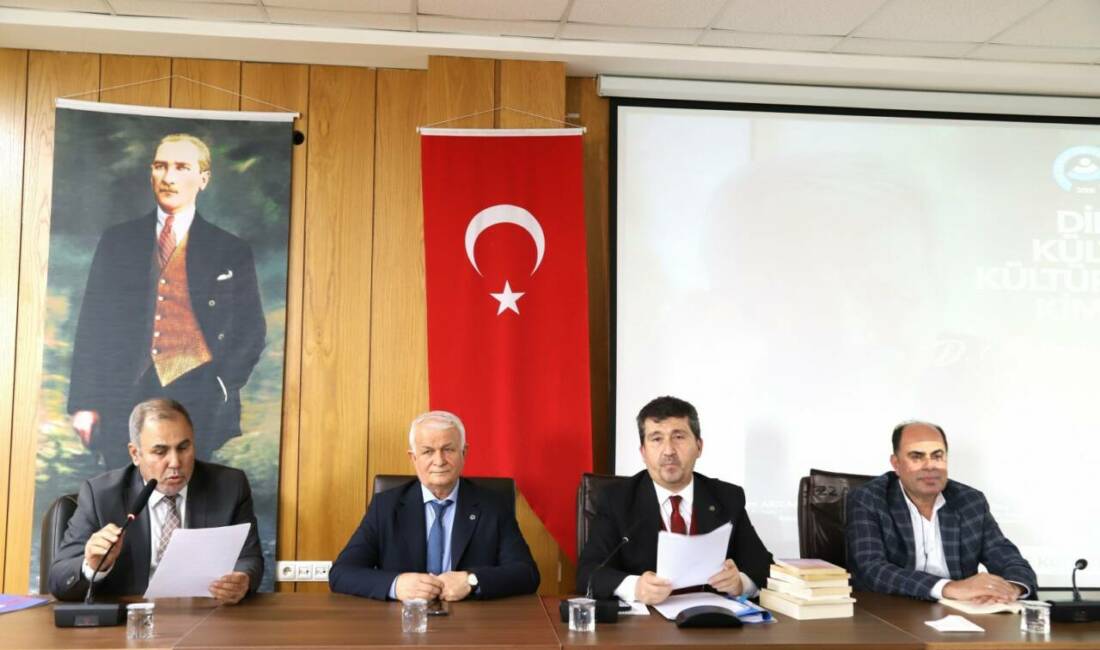 Aksaray Üniversitesinde (ASÜ) düzenlenen “Dilden Kültüre, Kültürden Kimliğe D. Mehmet