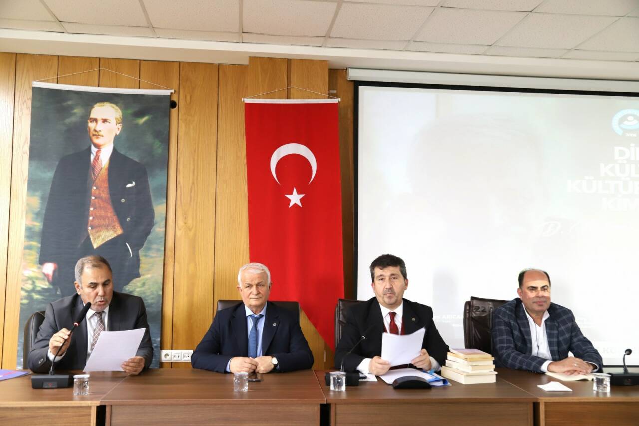 Aksaray Üniversitesinde (ASÜ) düzenlenen “Dilden Kültüre, Kültürden Kimliğe D. Mehmet