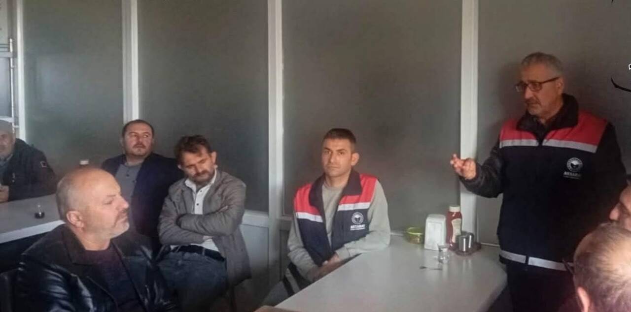 Aksaray İl Tarım ve Orman Müdürlüğü, Güneşli Sulama Kooperatifi’nde üreticilere