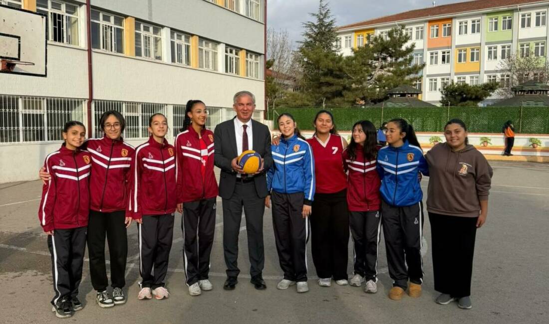 Aksaray İl Millî Eğitim Müdürü Metin Alpaslan, okul ziyaretleri kapsamında