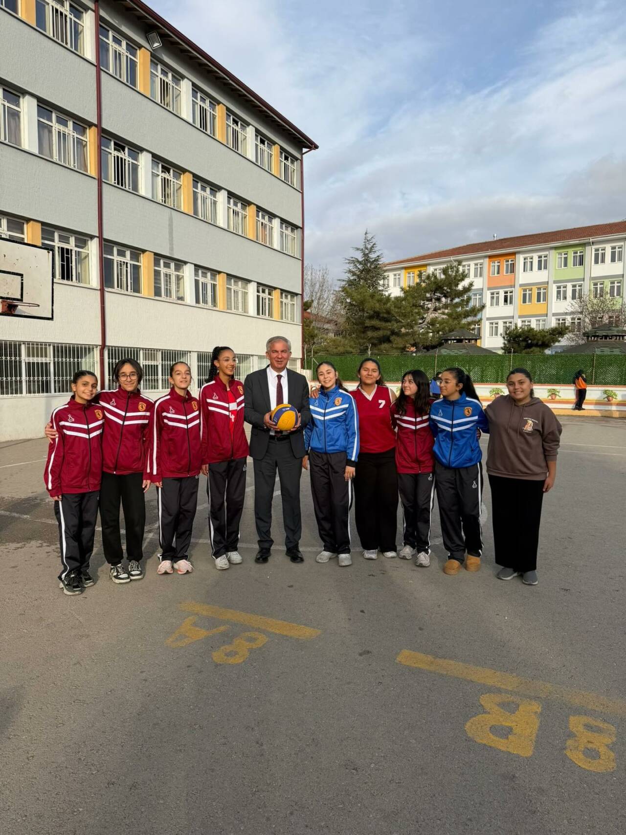 Aksaray İl Millî Eğitim Müdürü Metin Alpaslan, okul ziyaretleri kapsamında