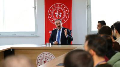 Aksaray Gençlik ve Spor İl Müdürü Aslan Yıldız, olimpik yüzme