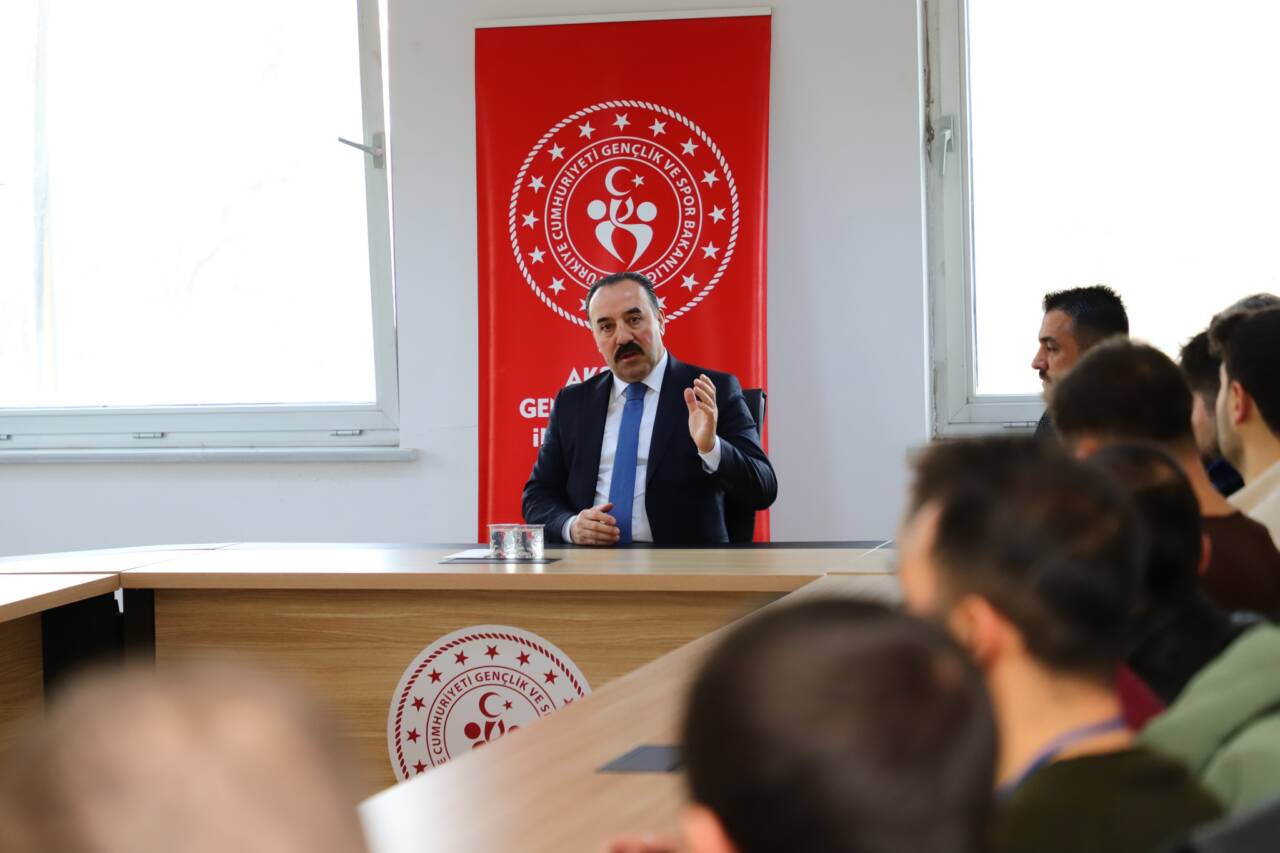 Aksaray Gençlik ve Spor İl Müdürü Aslan Yıldız, olimpik yüzme