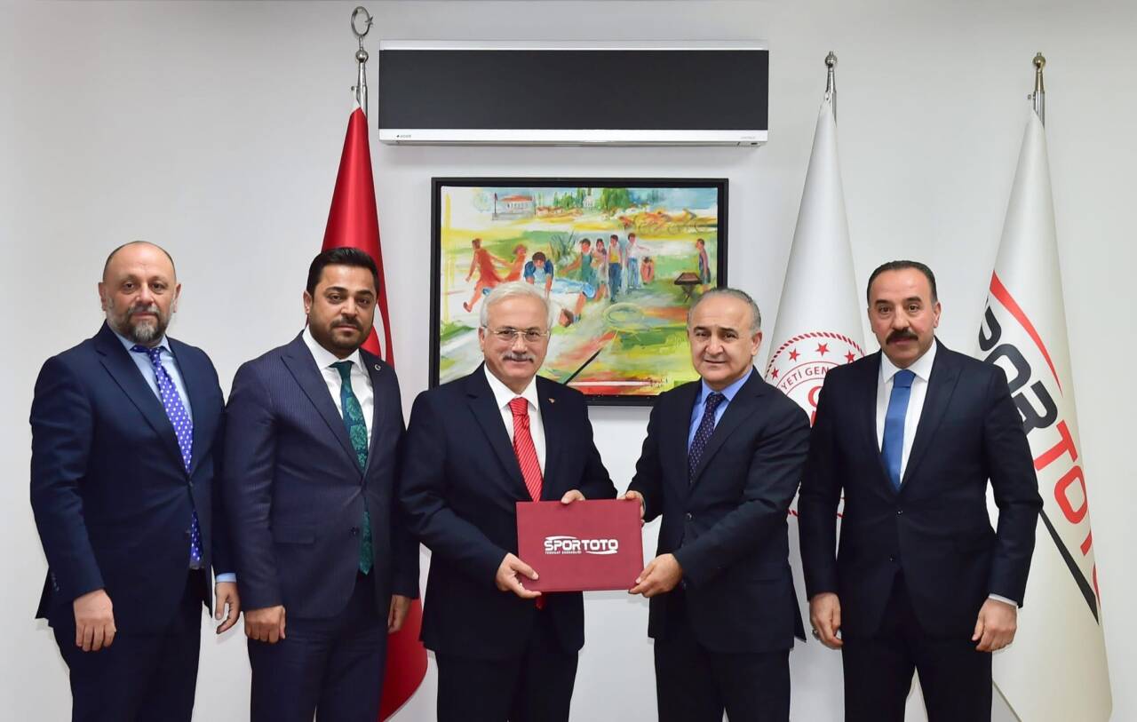 Vali Mehmet Ali Kumbuzoğlu ve Spor Toto Başkanı Mehmet Ata