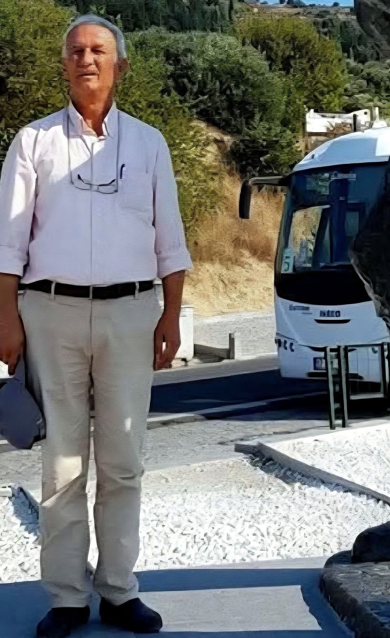 Çanakkale’nin Biga ilçesinde odun yüklü kamyonetin devrilmesi sonucu Aksaraylı Ramazan