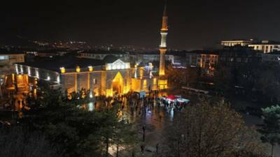Regaip Kandili, Aksaray’da yağmur altında edilen dualar ve paylaşılan ikramlarla