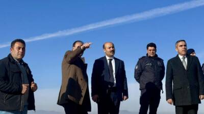 Güzelyurt Kaymakamı Süleyman Arat, beraberindeki kurum amirleriyle birlikte Uzunkaya Köyü’nü