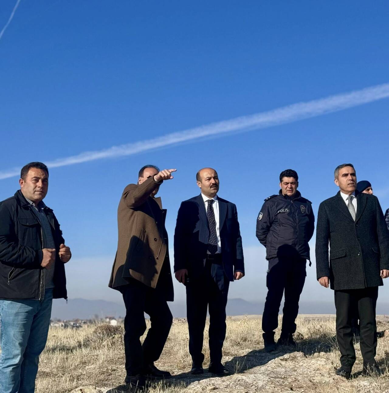Güzelyurt Kaymakamı Süleyman Arat, beraberindeki kurum amirleriyle birlikte Uzunkaya Köyü’nü