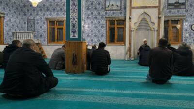 Eskil İlçe Müftüsü Seyit Böğet, yatsı namazı vesilesiyle Sağsak Köyü’nü