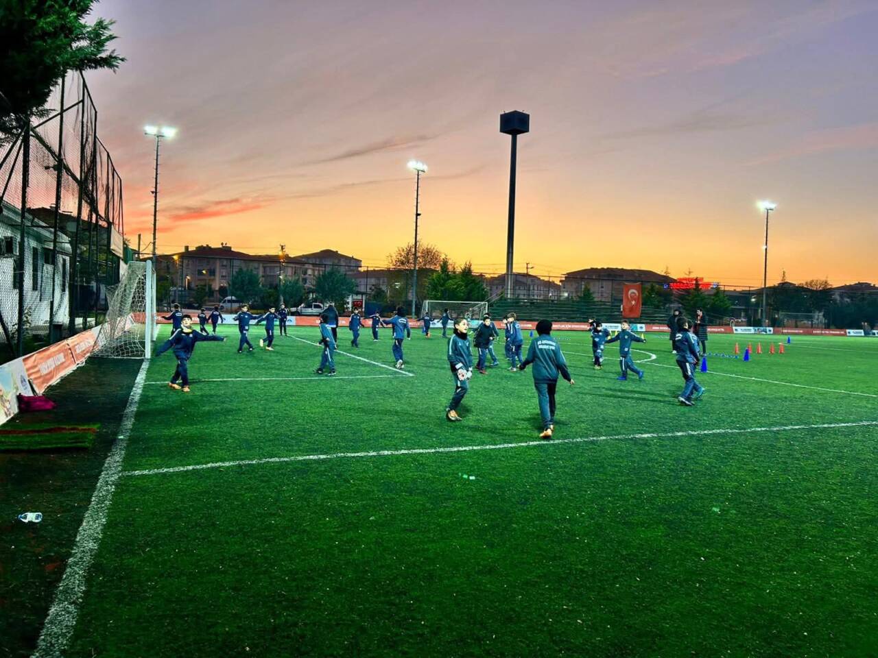 Aksarayspor altyapısında en küçük yaş grubundaki çocuklar, planlı ve disiplinli