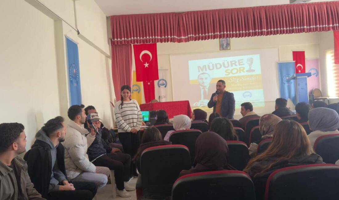 Ortaköy Meslek Yüksekokulunda gerçekleştirilen “Müdüre Sor” etkinliği, öğrencilerin yoğun katılımıyla