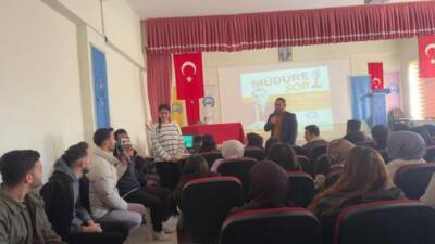 Ortaköy Meslek Yüksekokulunda gerçekleştirilen “Müdüre Sor” etkinliği, öğrencilerin yoğun katılımıyla
